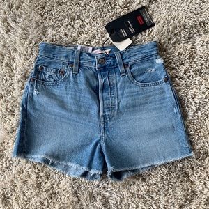 Levi’s Ribcage Shorts
